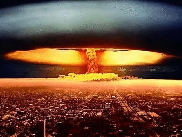 日本核弹vs美国核弹